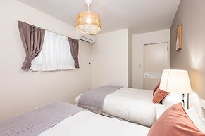 Stella Court Tengachaya