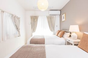 Stella Court Tengachaya