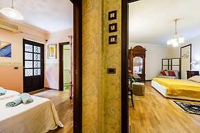 Casa Rubino - Confortevole Casa con Ampio Spazio Esterno e Piscina Pri