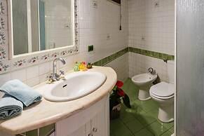 Casa Rubino - Confortevole Casa con Ampio Spazio Esterno e Piscina Pri