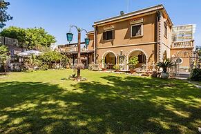 Casa Rubino - Confortevole Casa con Ampio Spazio Esterno e Piscina Pri