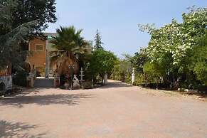 Casa Rubino - Confortevole Casa con Ampio Spazio Esterno e Piscina Pri