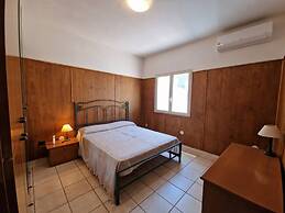 Villa Daniela con Piscina Privata e Discesa a Mare tra Catania e Sirac