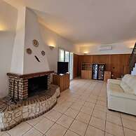 Villa Daniela con Piscina Privata e Discesa a Mare tra Catania e Sirac