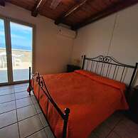 Villa Daniela con Piscina Privata e Discesa a Mare tra Catania e Sirac