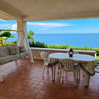 Villa Daniela con Piscina Privata e Discesa a Mare tra Catania e Sirac