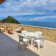 Villa Daniela con Piscina Privata e Discesa a Mare tra Catania e Sirac