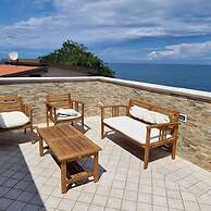 Villa Daniela con Piscina Privata e Discesa a Mare tra Catania e Sirac