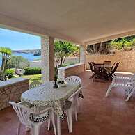 Villa Daniela con Piscina Privata e Discesa a Mare tra Catania e Sirac