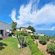 Villa Daniela con Piscina Privata e Discesa a Mare tra Catania e Sirac