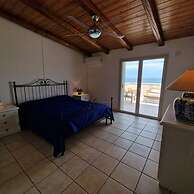 Villa Daniela con Piscina Privata e Discesa a Mare tra Catania e Sirac