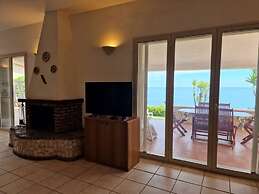 Villa Daniela con Piscina Privata e Discesa a Mare tra Catania e Sirac