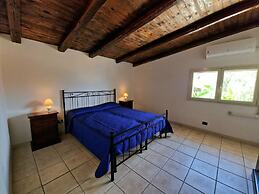 Villa Daniela con Piscina Privata e Discesa a Mare tra Catania e Sirac