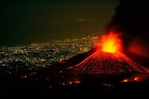 Villa Bonaccorso - La Dimora Immersa Nella Natura ai Piedi Dell Etna