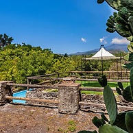 Villa Bonaccorso - La Dimora Immersa Nella Natura ai Piedi Dell Etna