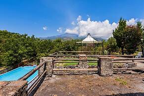 Villa Bonaccorso - La Dimora Immersa Nella Natura ai Piedi Dell Etna