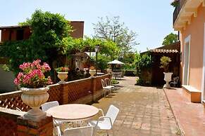 Villa Bonaccorso - La Dimora Immersa Nella Natura ai Piedi Dell Etna