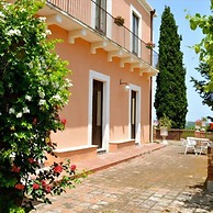 Villa Bonaccorso - La Dimora Immersa Nella Natura ai Piedi Dell Etna
