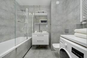 Apartment Near the River by Renters