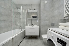 Apartment Near the River by Renters