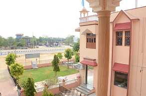 Hotel Aashish Resort