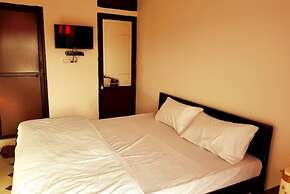 Hotel Aashish Resort