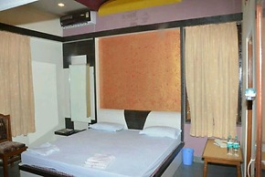 Hotel Aashish Resort