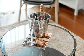 Deluxe 2Bed Duplex Apartment & parking