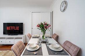 Deluxe 2Bed Duplex Apartment & parking