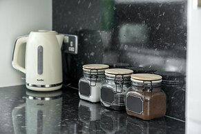 Deluxe 2Bed Duplex Apartment & parking