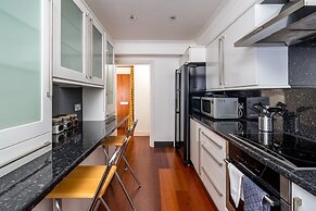 Deluxe 2Bed Duplex Apartment & parking