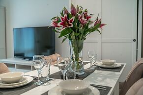 Deluxe 2Bed Duplex Apartment & parking