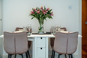 Deluxe 2Bed Duplex Apartment & parking