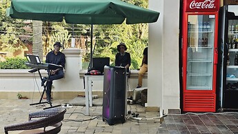 Grik Hotel - Entebbe