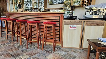 Grik Hotel - Entebbe