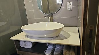 Grik Hotel - Entebbe