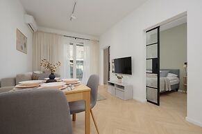 Subtle Apartment in Warsaw by Renters
