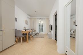 Subtle Apartment in Warsaw by Renters