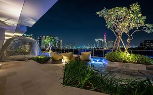 Bluesky Metropole Galleria Luxury