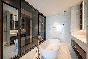 Bluesky Metropole Galleria Luxury