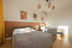 Apartment for 6 in the Heart of Warsaw