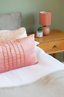 Apartment for 6 in the Heart of Warsaw