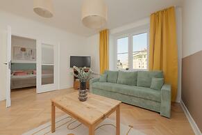 Apartment for 6 in the Heart of Warsaw