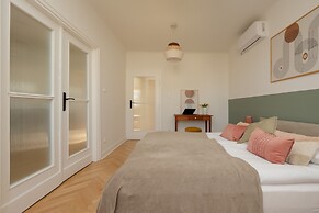 Apartment for 6 in the Heart of Warsaw