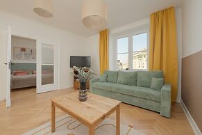 Apartment for 6 in the Heart of Warsaw