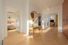 Apartment for 6 in the Heart of Warsaw