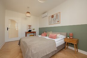 Apartment for 6 in the Heart of Warsaw