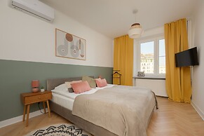 Apartment for 6 in the Heart of Warsaw
