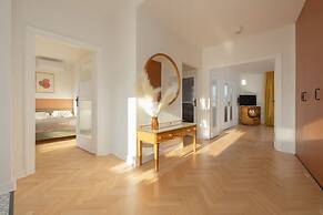 Apartment for 6 in the Heart of Warsaw