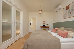 Apartment for 6 in the Heart of Warsaw